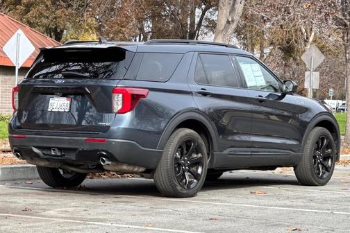 2022 Ford Explorer ST-Line