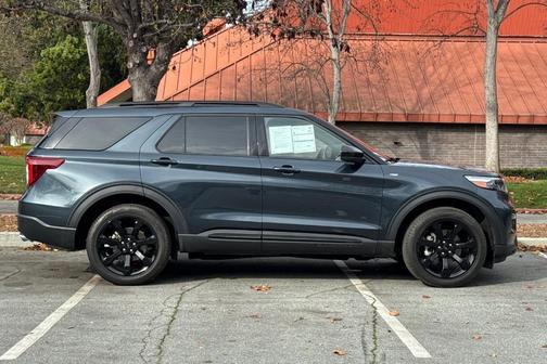 2022 Ford Explorer ST-Line