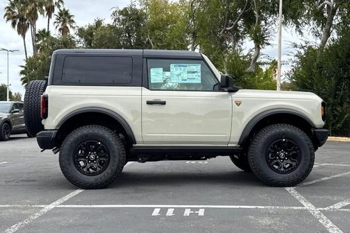 Desert Sand 2026 Ford Bronco Badlands