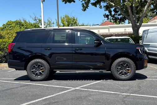 Black Metallic 2026 Ford Expedition Tremor