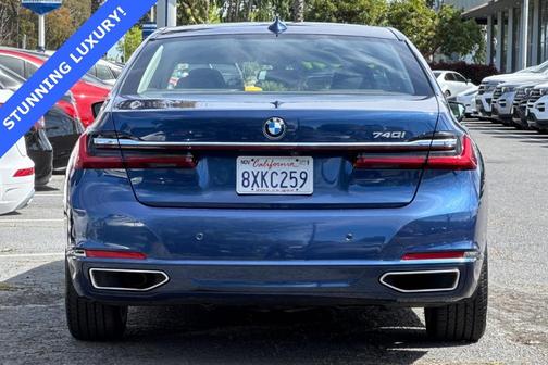 2022 BMW 740 i