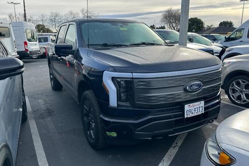 2023 Ford F-150 Lightning LARIAT
