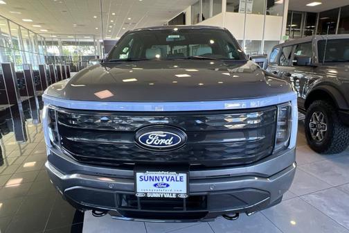 2025 Ford F-150 Lightning Platinum