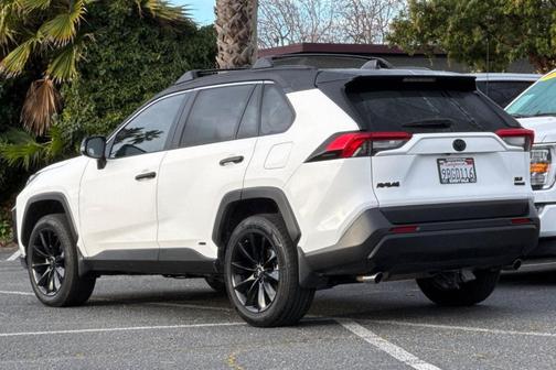2022 Toyota RAV4 Hybrid LE