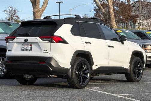 2022 Toyota RAV4 Hybrid LE