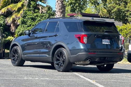 Blue Metallic 2023 Ford Explorer ST-Line
