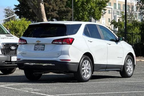 Summit White 2023 Chevrolet Equinox 2LT