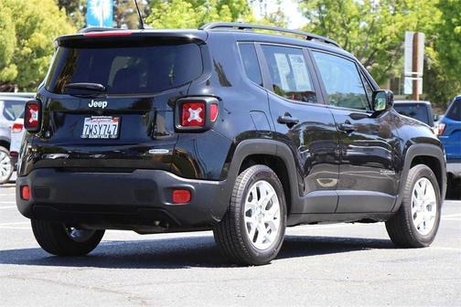 Photo 5 of 35 of 2016 Jeep Renegade Latitude