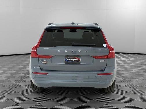 Gray 2022 Volvo XC60 B5 Momentum