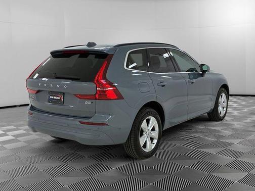 Gray 2022 Volvo XC60 B5 Momentum