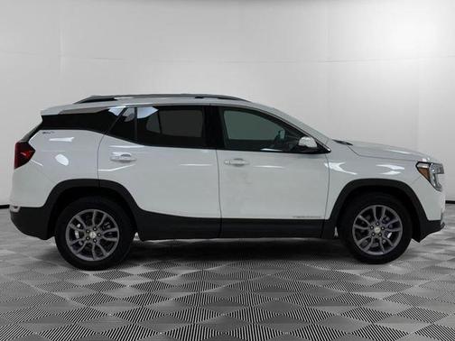 White 2023 GMC Terrain SLT
