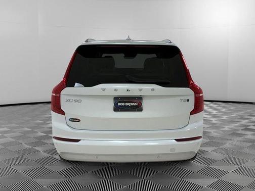 White 2022 Volvo XC90 T5 Momentum 7 Passenger