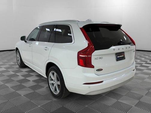 Crystal White Metallic 2022 Volvo XC90 T5 Momentum 7 Passenger