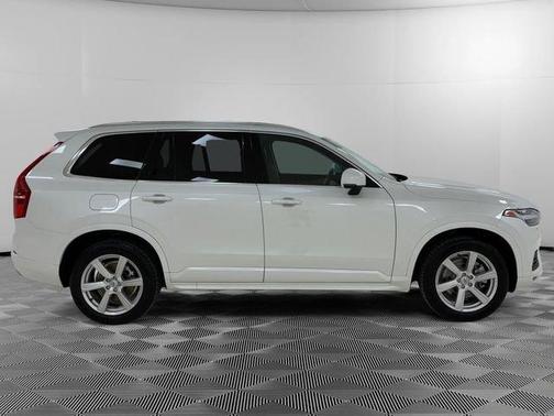 White 2022 Volvo XC90 T5 Momentum 7 Passenger