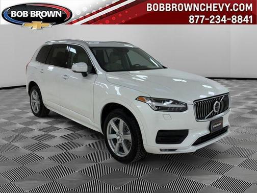 Crystal White Metallic 2022 Volvo XC90 T5 Momentum 7 Passenger