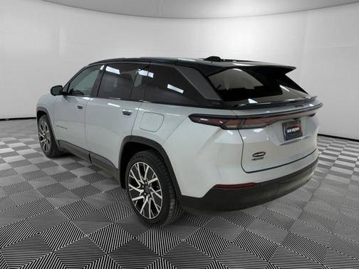 Silver Zynith Clearcoat 2025 Jeep Wagoneer S Limited