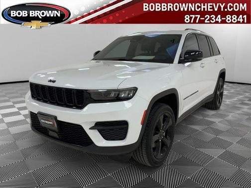 White 2023 Jeep Grand Cherokee Altitude