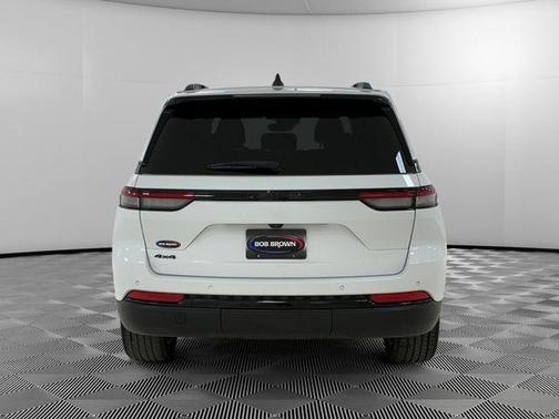 White 2023 Jeep Grand Cherokee Altitude