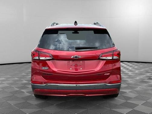Red 2022 Chevrolet Equinox RS
