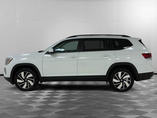 Pure White 2025 Volkswagen Atlas 2.0T SE