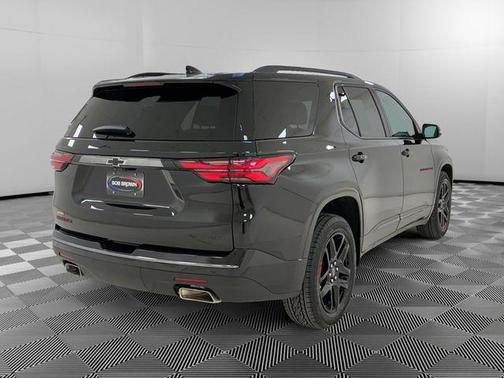 Mosaic Black Metallic 2023 Chevrolet Traverse Premier