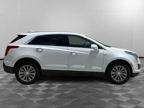 White 2017 Cadillac XT5 Luxury