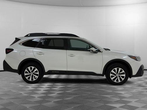 Crystal White Pearl 2022 Subaru Outback Premium