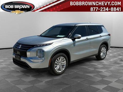 Silver 2022 Mitsubishi Outlander ES