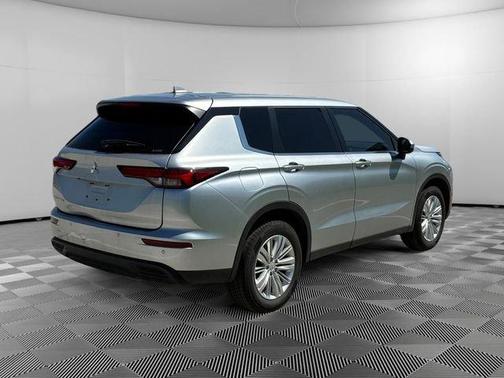 Silver 2022 Mitsubishi Outlander ES