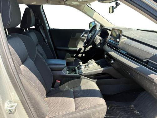 Silver 2022 Mitsubishi Outlander ES