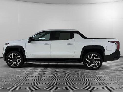 2025 Chevrolet Silverado EV RST