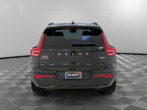 Onyx Black Metallic 2024 Volvo XC40 B5 Plus Dark Theme