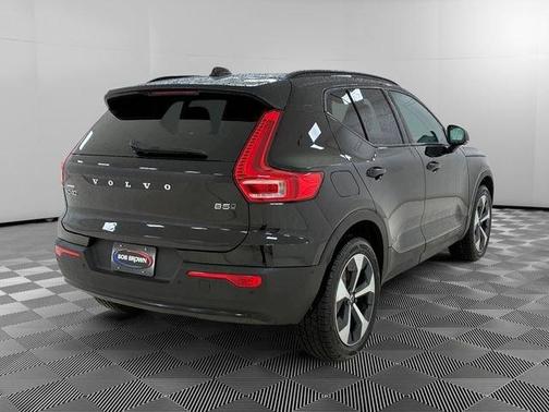 Onyx Black Metallic 2024 Volvo XC40 B5 Plus Dark Theme