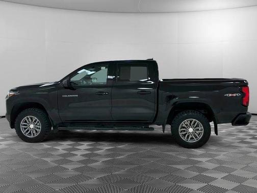 Black 2024 Chevrolet Colorado LT