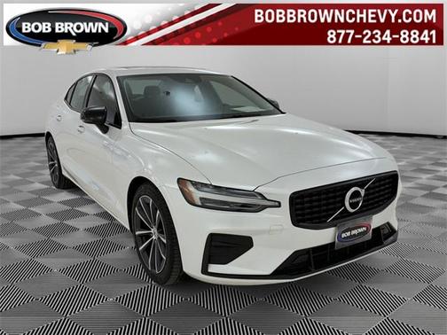 2022 Volvo S60 B5 Momentum