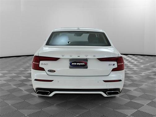 2022 Volvo S60 B5 Momentum