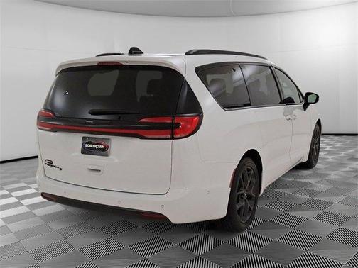 2023 Chrysler Pacifica Touring-L