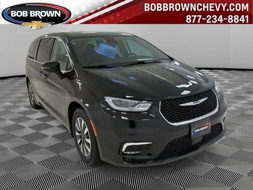 Black 2024 Chrysler Pacifica Hybrid Select