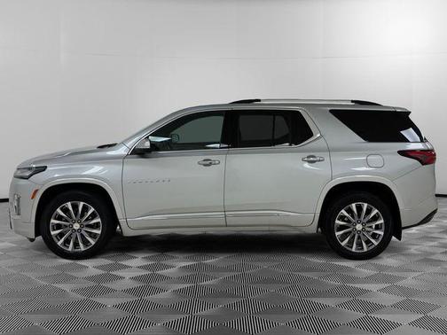 Gray 2022 Chevrolet Traverse Premier