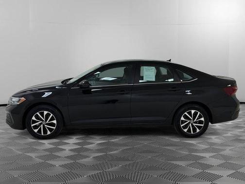 Deep Black Pearl Effect 2024 Volkswagen Jetta 1.5T S