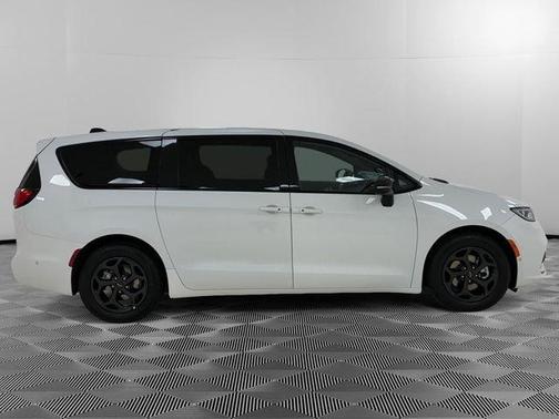 White 2024 Chrysler Pacifica Hybrid Select