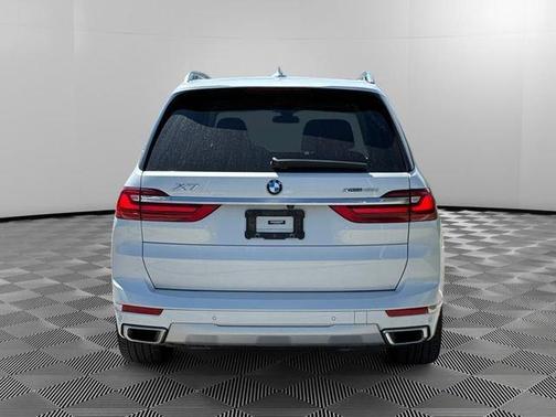 White 2022 BMW X7 xDrive40i