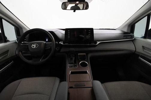 2023 Toyota Sienna LE