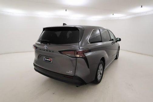 2023 Toyota Sienna LE