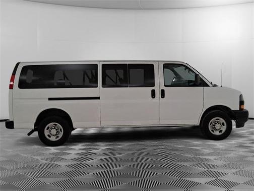 2022 Chevrolet Express 3500 LS