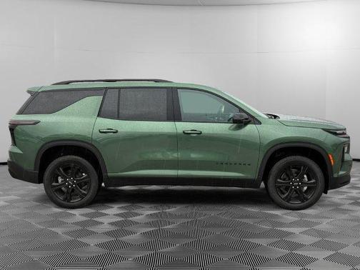 Green 2027 Chevrolet Traverse LT