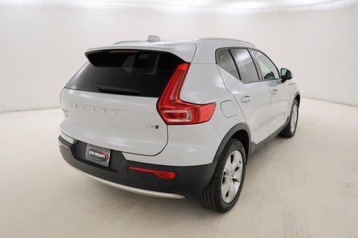 2022 Volvo XC40 T5 Momentum