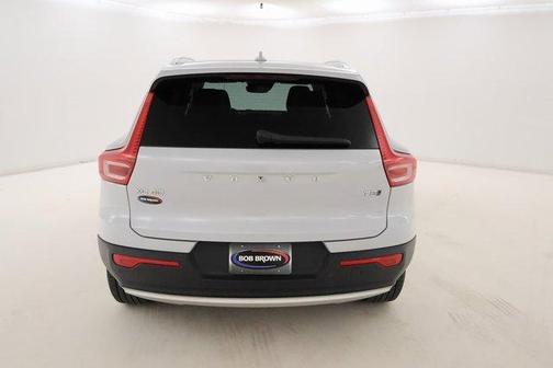 2022 Volvo XC40 T5 Momentum