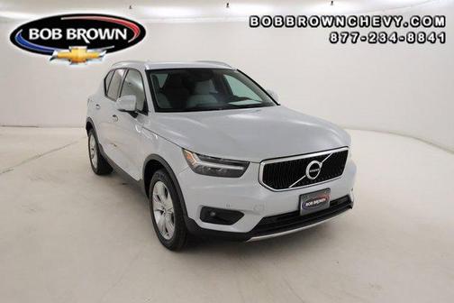 2022 Volvo XC40 T5 Momentum