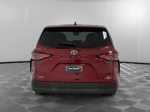 Red 2022 Toyota Sienna XLE